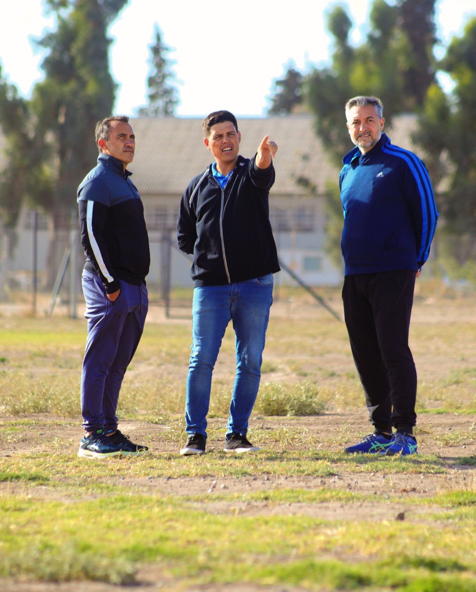 MauSerenelli's tweet photo. Visitamos junto con @CocoLandeiro al Club Río Grande donde vimos las mejoras edilicias que se fueron concretando con la decisión política del Intendente @MarianoGaidoOk.
Seguiremos trabajando en equipo,  gracias por el acompañamiento a la gestión y apoyo   @marcoskoopm Gobernador https://t.co/KXCL4eSHuQ