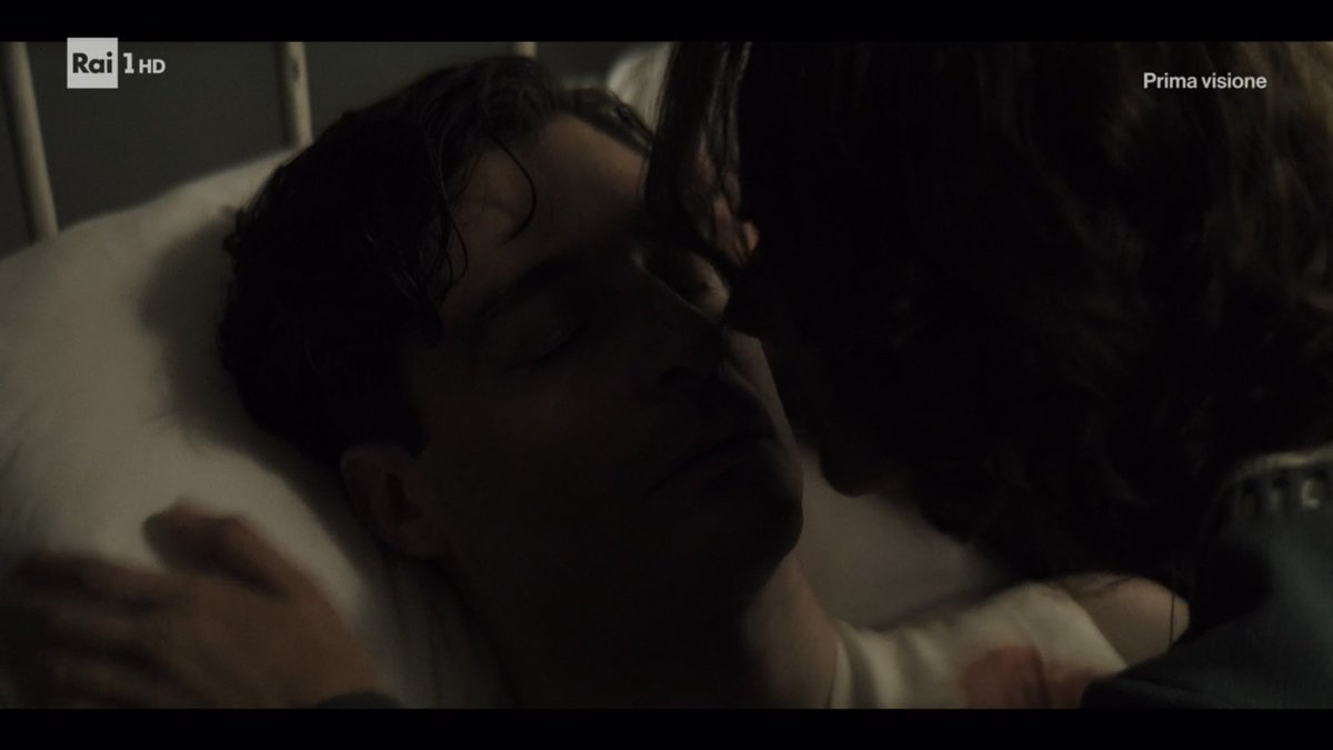 “Svegliati non puoi lasciarmi da sola.” #ilcommissarioricciardi2