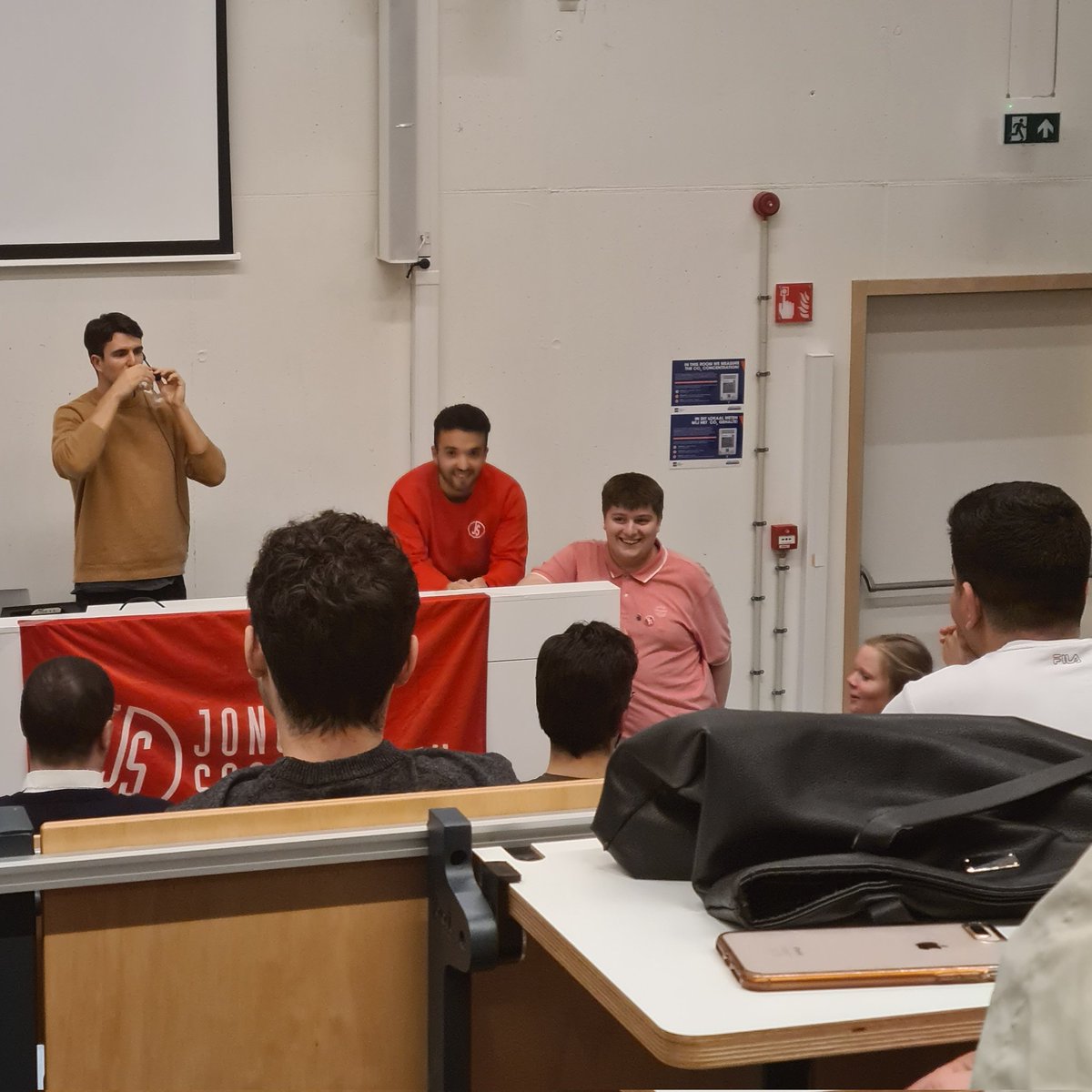 JSVilvoorde's tweet photo. Vilvoorde 🤝 BXL ❤

Deze avond waren we aanwezig aan de VUB voor 'Campus Conner'. Daarna volgde nog de obligate foto met @HanneloreGoeman! https://t.co/Lj7lJqIfFd