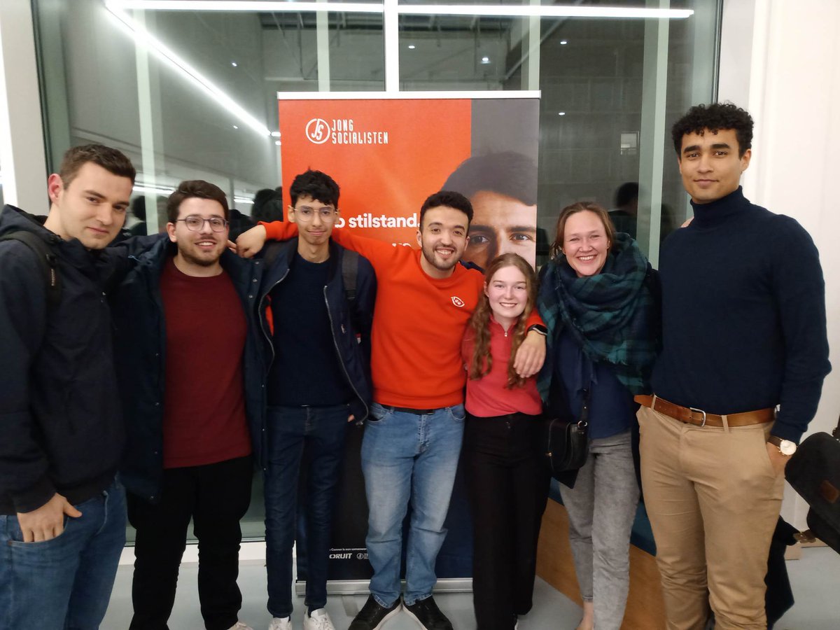 JSVilvoorde's tweet photo. Vilvoorde 🤝 BXL ❤

Deze avond waren we aanwezig aan de VUB voor 'Campus Conner'. Daarna volgde nog de obligate foto met @HanneloreGoeman! https://t.co/Lj7lJqIfFd