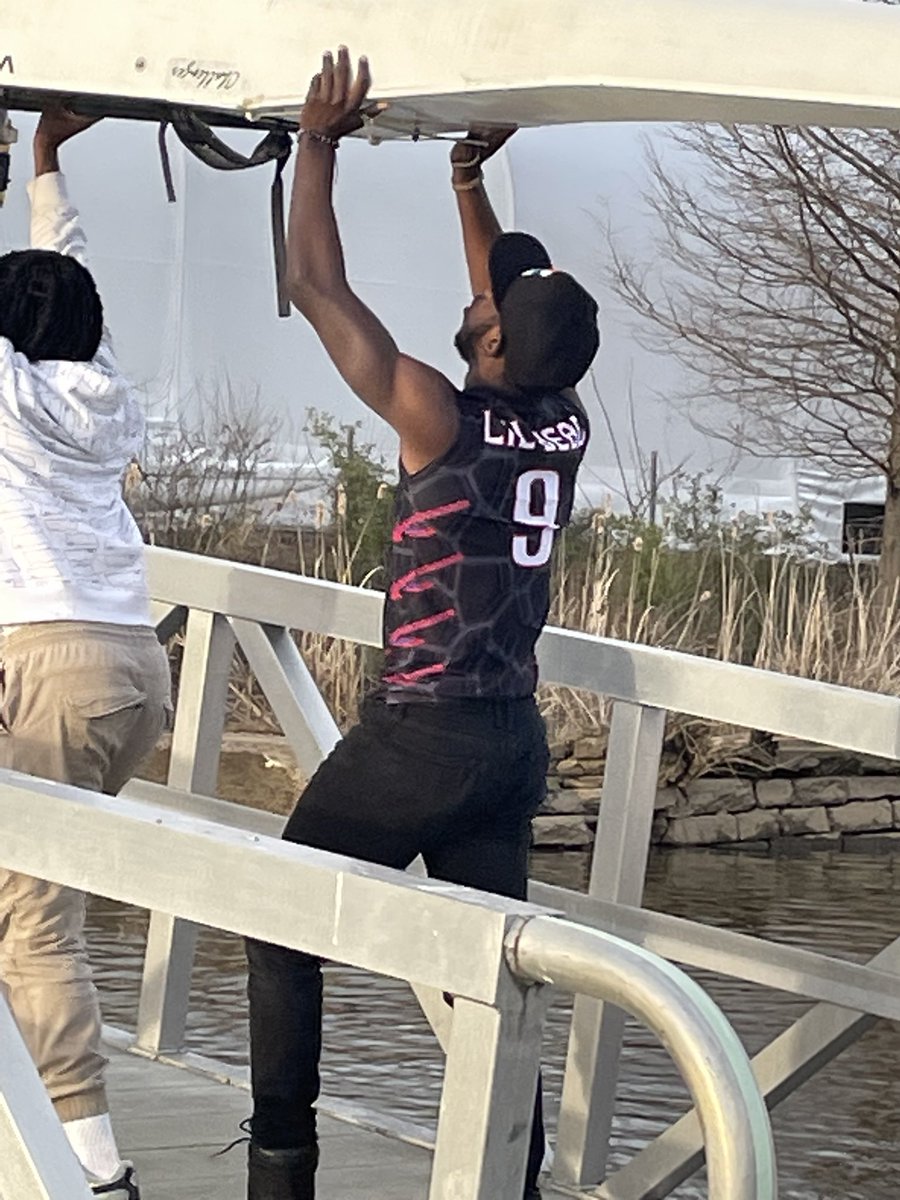 AnaAthleticDept's tweet photo. S/O to Jalen Gant and Coach Juett! Anacostia Row Club on the move 🛶 🛶 #whyana https://t.co/RspjPvKrk6