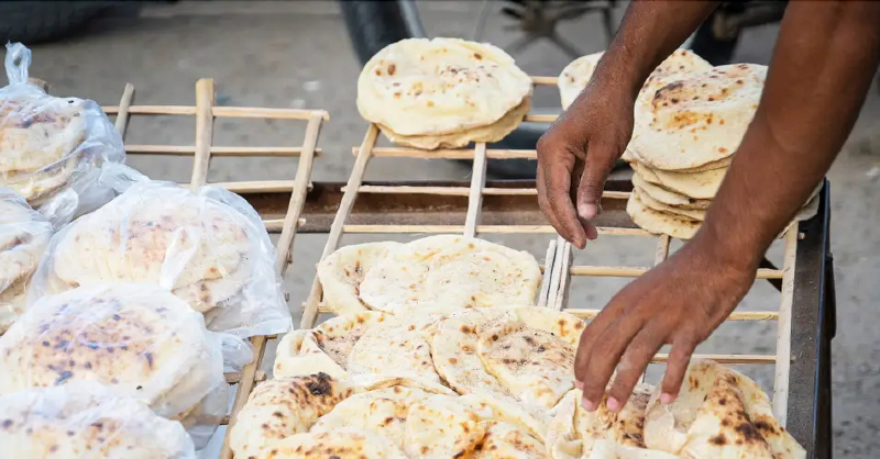 BusinessInsider's tweet photo. Tourism and food prices in Egypt have been hit hard by Russia’s war in Ukraine @FCDOGovUK #ad
