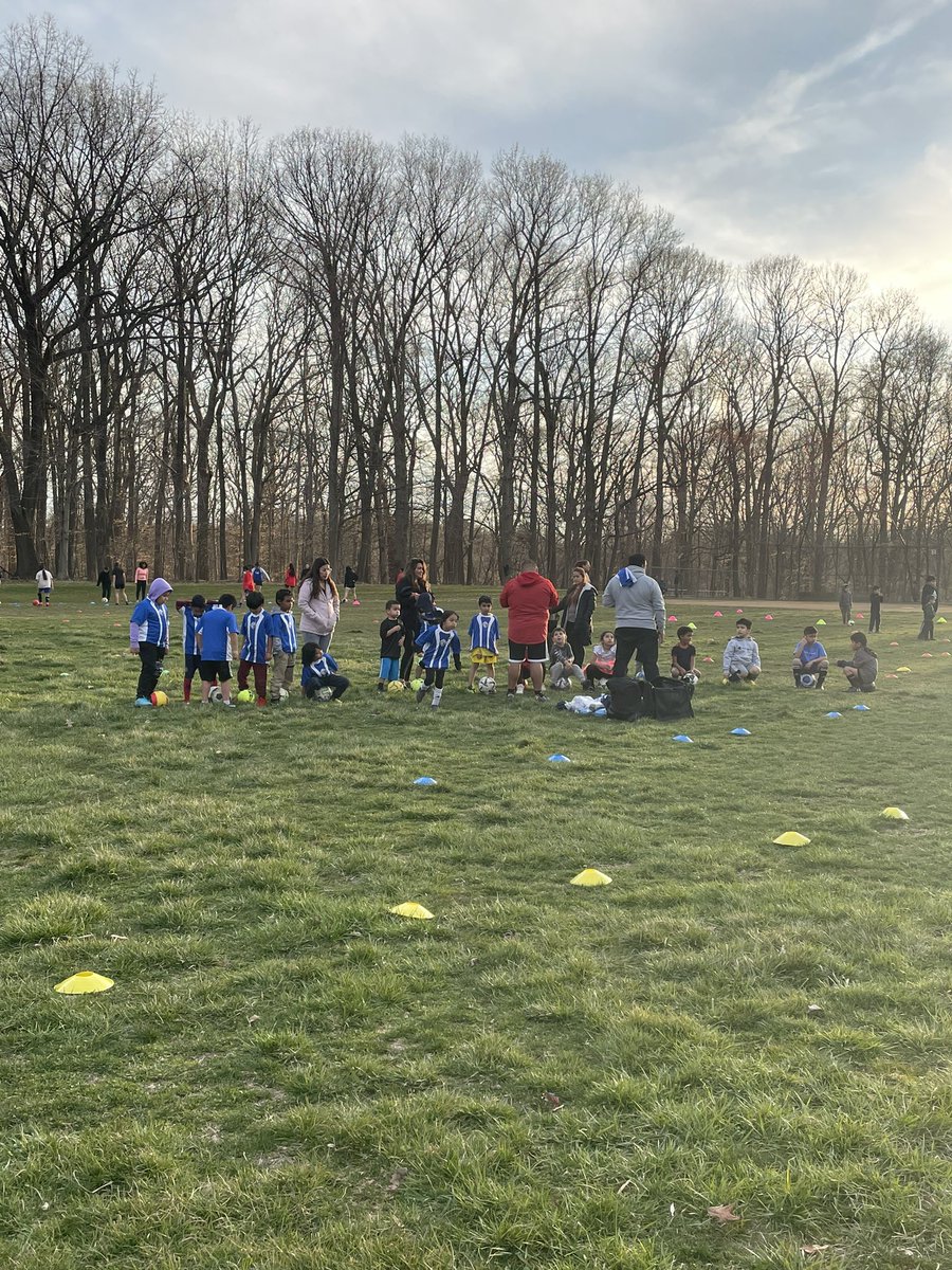 MsMaricelaR's tweet photo. Soccer practices for our JLES students (Spring Season). So happy to have our community together and the support of @IMPACTSS @MCPSCommunitySc #JLES #Soccer #season #impact https://t.co/ujzAAtNuZ8