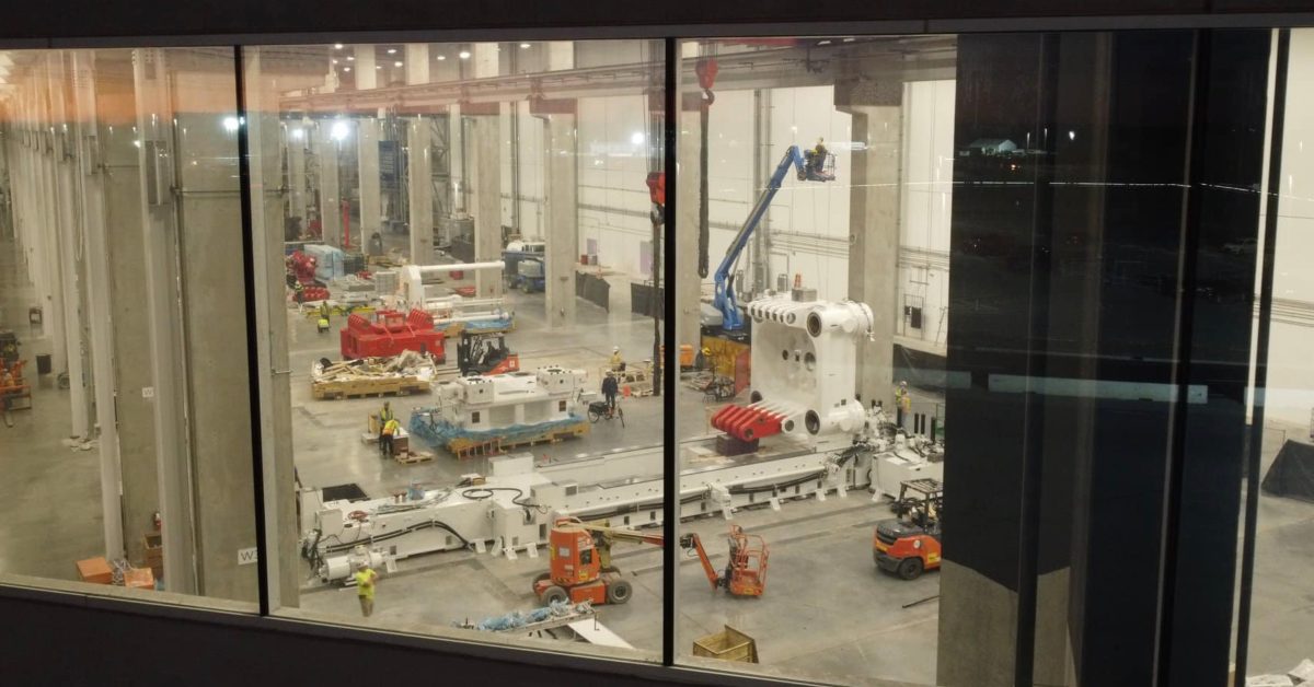 Inside Electric Vehicles (inside.com/evs) (@auto) on Twitter photo Tesla taking delivery of another of world’s largest press for Cybertruck production electrek.co/2023/03/21/tes… Tesla taking delivery of another of world’s largest press for Cybertruck production electrek.co/2023/03/21/tes…