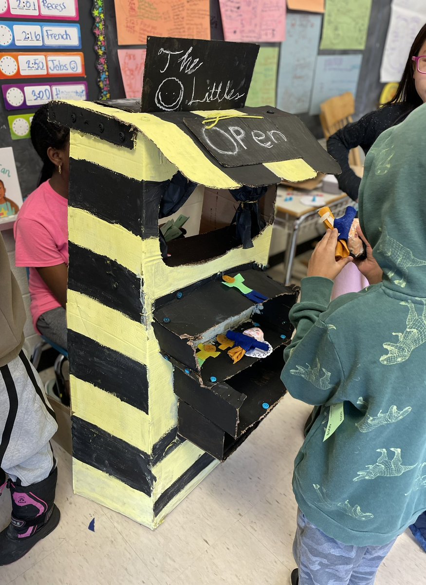 It was Grand Opening Day for our shops in Grade 4! The students designed and built their own shops and products. They got to visit each other’s stores today to make their purchases! Thanks for the Makedo lessons, @MrNgoTDSB!@TDSB_BandBPS