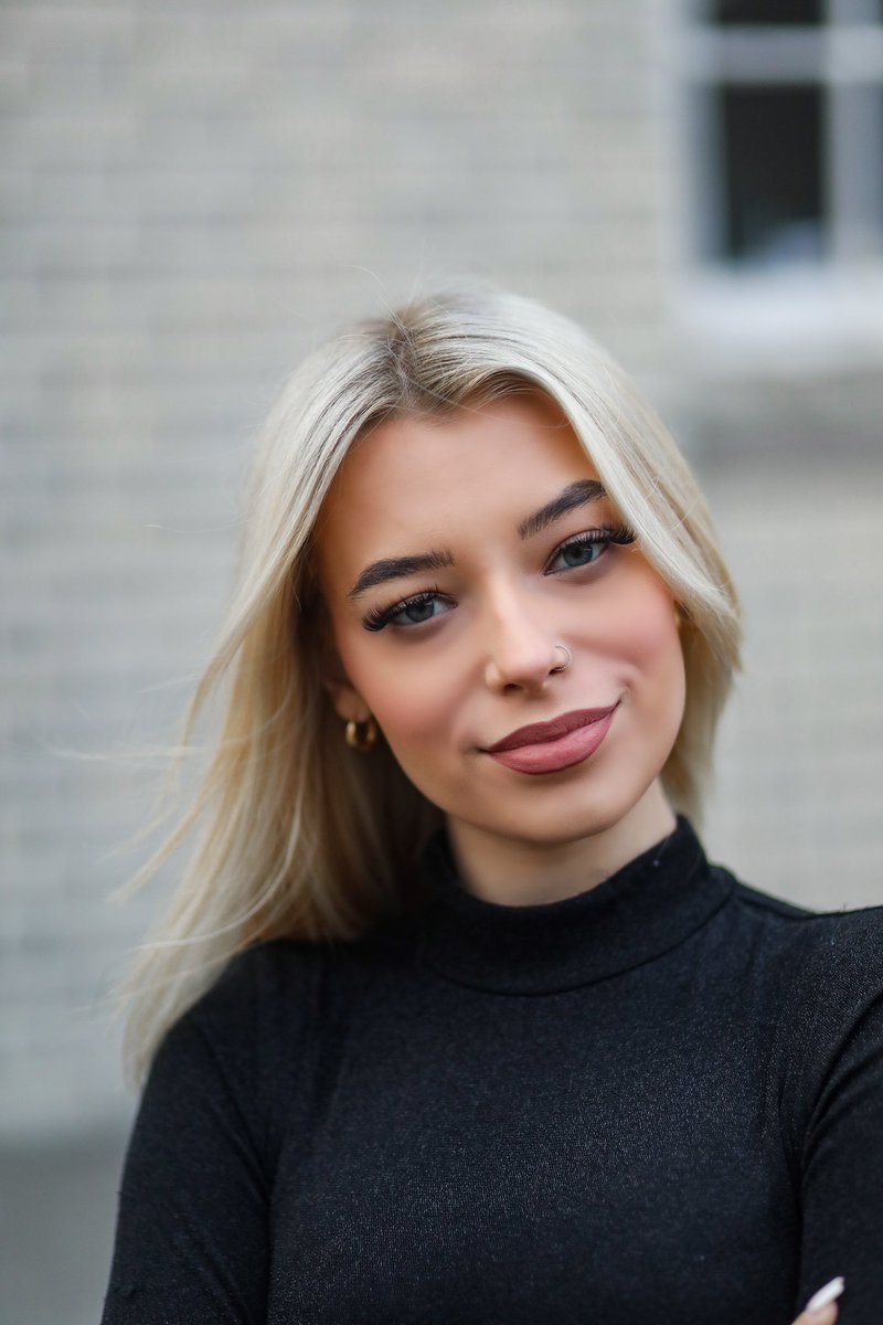 Emma_Crick's tweet photo. Dis my new headshot #professionalEra https://t.co/mGh2GkqIpb