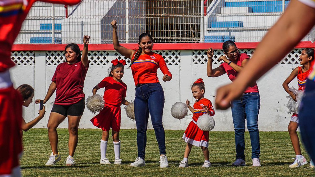 Las Pioneras y sus mamis, son las más bonitas🎶🐍

¡Gran fiesta la que vivimos en el Medio Tiempo de nuestra Jornada pasada!

Sacando los prohibidos👯‍♀️👯‍♀️

#SomosPioneros #PionerosNosUne #PionerosFC