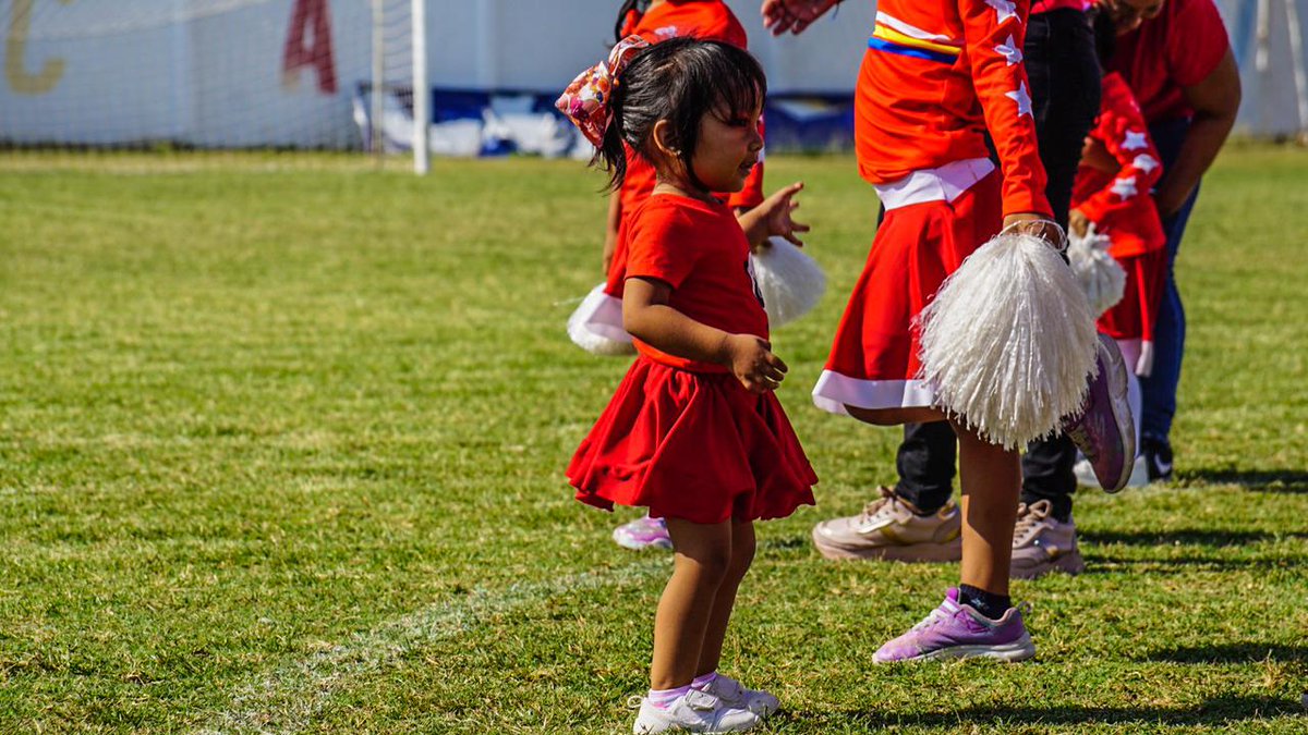 PionerosFC's tweet photo. Las Pioneras y sus mamis, son las más bonitas🎶🐍

¡Gran fiesta la que vivimos en el Medio Tiempo de nuestra Jornada pasada!

Sacando los prohibidos👯‍♀️👯‍♀️

#SomosPioneros #PionerosNosUne #PionerosFC https://t.co/0FtR4yM6hK