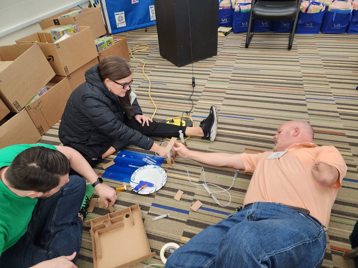 DrYemothy's tweet image. STEM-tastic day at Pickens Career Cetner! 23 teachers from the Upstate STEM-med for 8 hours. Amazing work! Loved the day! #EinsteinFellow22 #DocYSTEM #DoDSTEM