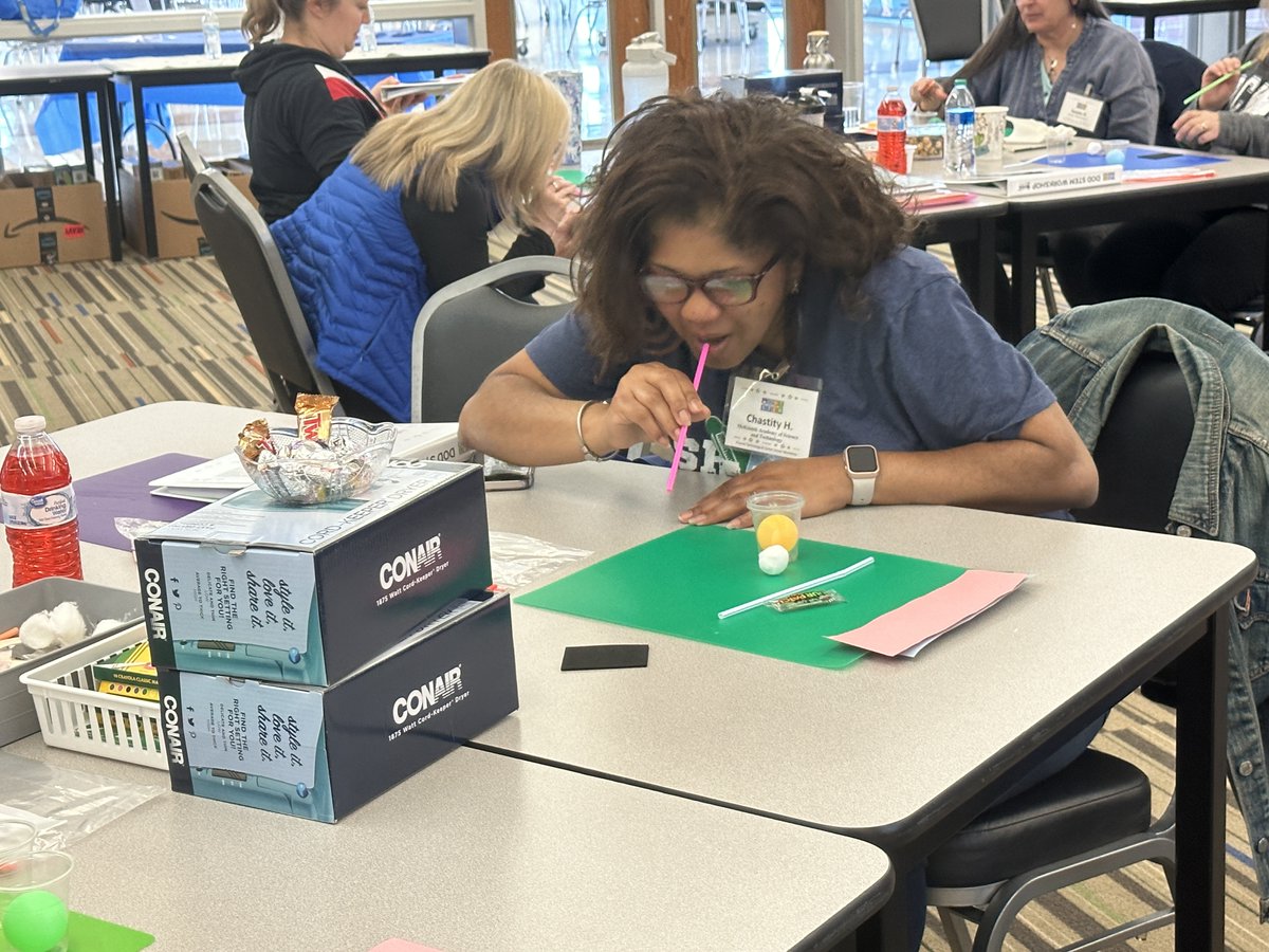 DrYemothy's tweet image. STEM-tastic day at Pickens Career Cetner! 23 teachers from the Upstate STEM-med for 8 hours. Amazing work! Loved the day! #EinsteinFellow22 #DocYSTEM #DoDSTEM