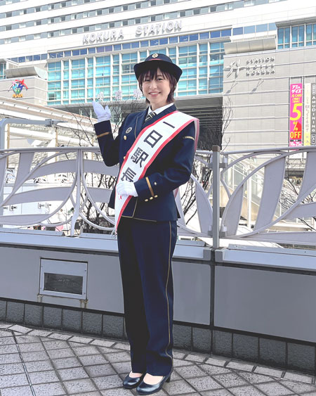 asianbeat_ch's tweet photo. 福岡縣北九州市的小倉站大樓於今年的3月份迎來了開業的第25週年🎊 紀念活動於3/11舉行，其中憑藉《Love Live!》中的矢澤妮可等角色而被大眾所知曉的 #德井青空 則擔任了一日站長‼ 且其還於收羅有諸多漫畫，動漫周邊等商品的商業設施“Aruaru City”中舉辦的談話節目進行了出演🎶

#北九州 #小倉站 #福岡 https://t.co/EowGETPV24