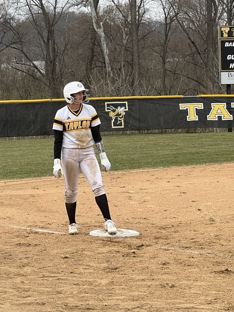 brandy_linneman's tweet image. She’s gonna get dirty… #junioryear #newteam #samedream #letsgo @LinnemanCamrynn @THSSoftball2023 @HawksJoseforsky