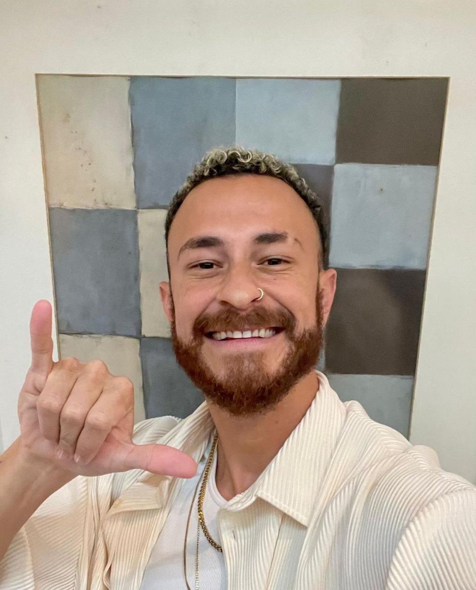 fred_b12's tweet photo. A primeira selfie do Bambino no mundo real! 

Não deu tempo de fazer procedimento estético, mas já tá mais levinho 💜 https://t.co/QjQKw8ptAB