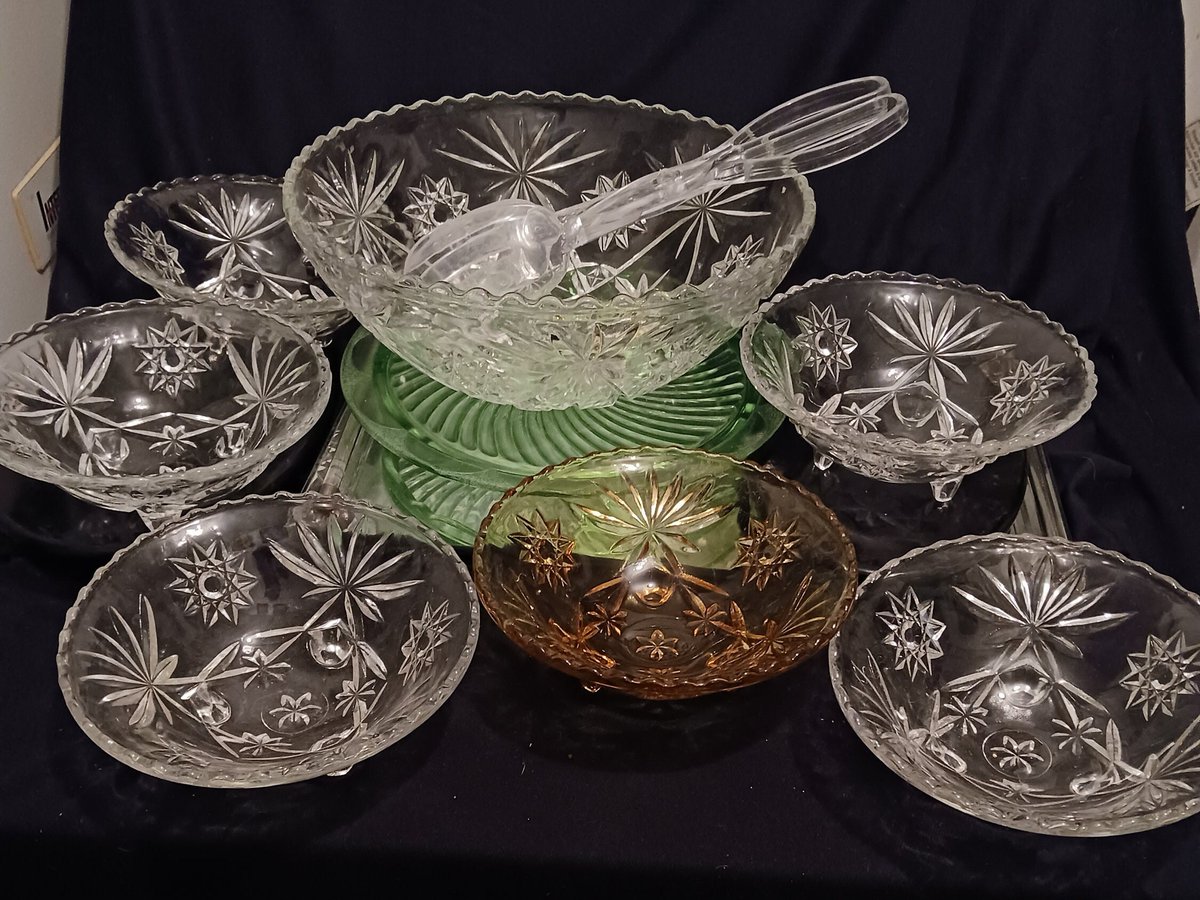 DWedgeCreations's tweet photo. #etsy shop:StarofDavid,LgBowl/6Footed Bowls https://t.co/IBxTjhRQYB #starofdavid #prescutglass #starbursts #mothersday #saladbowlset #largebowl #eapc #footedbowl #anchorhocking #servingbowl #amberglass #sawtoothedge #artglass #raregold #amberstarofdavid #art #artdeco https://t.co/kIZNMhx4Ii