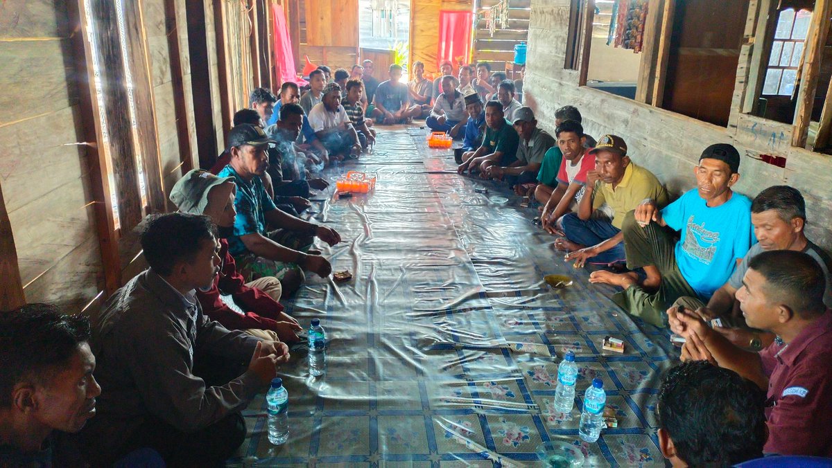 SeptoDita's tweet photo. Selasa (21/03), Septo Dita Widyatmoko Luhkan Mubar di Ds Santiri Kec. Tiworo Utara melaksanakan pembentukan KUB Mutiara Hitam dan KUB Kuda Laut Berkah.
#luhlapor @BRPBAP3_Maros @puslatluhkp#GiatLuhkanSatminkalMaros #mubar https://t.co/VZh5eFeoHa