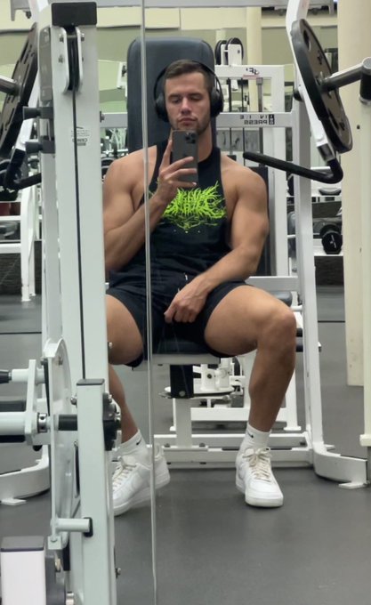 Who am I seeing at ultra this weekend? https://t.co/5MmW5fme0I