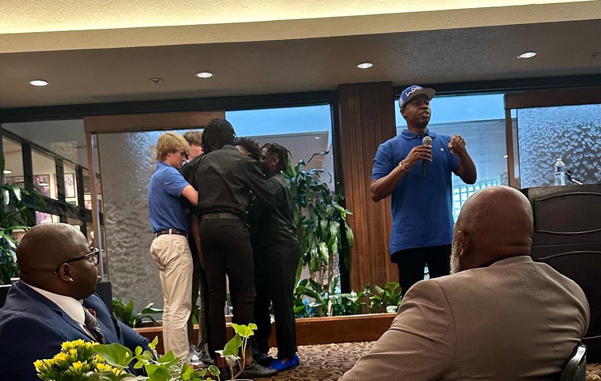 The Arlington Heights Boys Basketball team held their annual banquet. Players from all levels, coaches, and parents all gathered in to converse and eat dinner to celebrate the boy’s basketball program seasons accomplishments. Thank you!  We are so grateful. 

#30west
#TheStandard