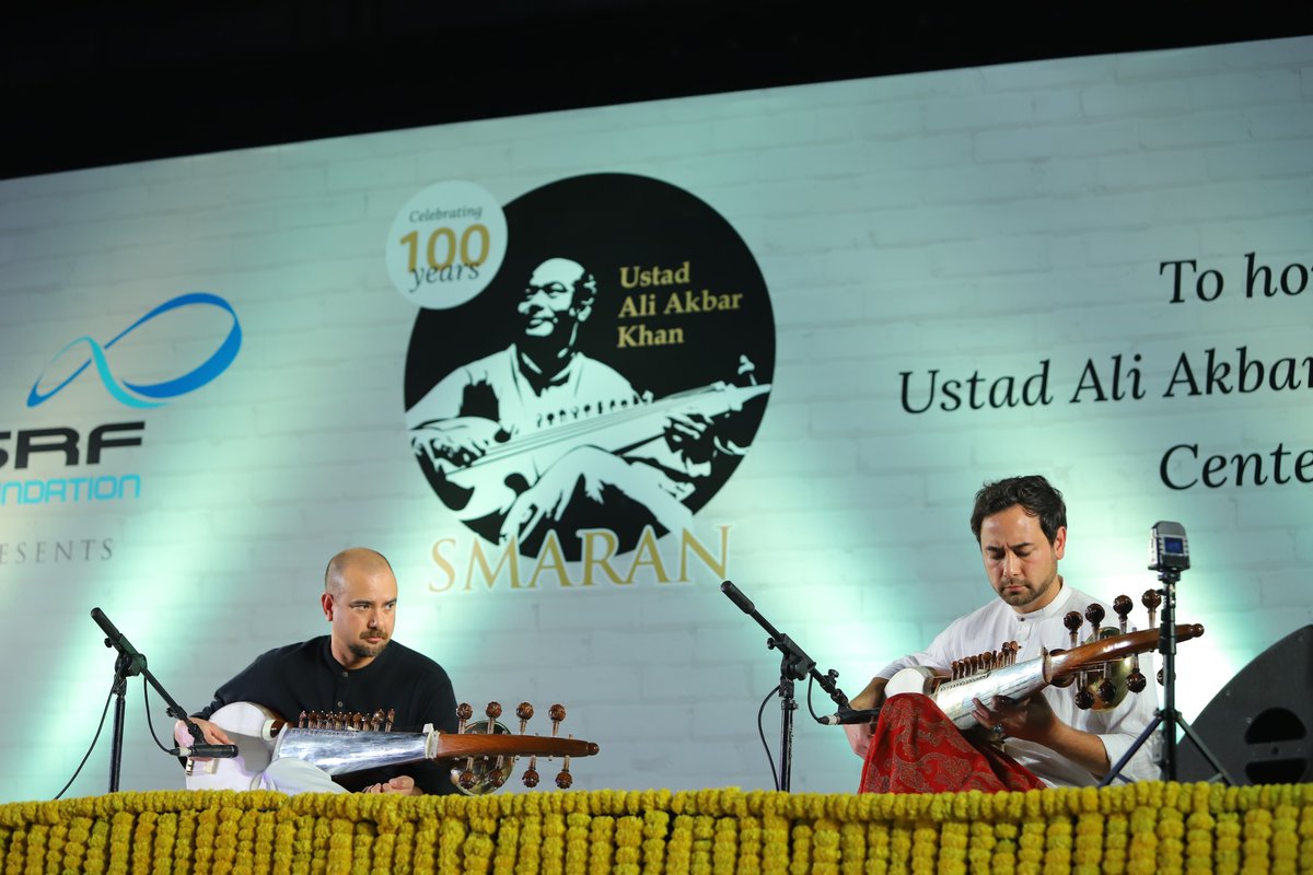 IsabelleSahra's tweet photo. Alam and Manik Khan. 🙏🙏🙂#manikkhan #alamkhan #sarode #ustadaliakbarkhan #india #concert #indianclassicalmusic
@Manikthe8th @AlamKhan415 https://t.co/9bUHmJDzn9