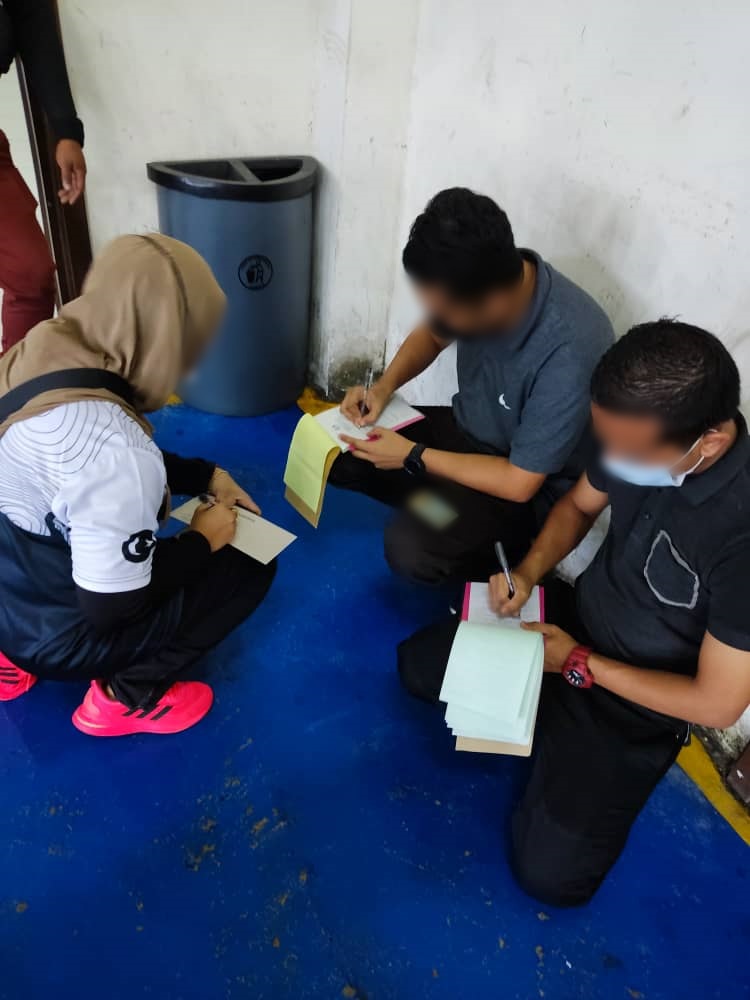 21.03.2023 Team PKD Setiu, Terengganu menjalankan pemantauan premis &amp; penguatkuasaan PPKHT 2004 di sekitar Setiu, KT dan Pantai Batu Buruk. 15 notis/kompaun telah dikeluarkan bagi kesalahan merokok di kawasan larangan &amp; lain-lain kesalahan. <a href="/KKMPutrajaya/">KKMalaysia🇲🇾🩺❤️</a> <a href="/jkntrg1/">Jabatan Kesihatan Negeri Terengganu</a>