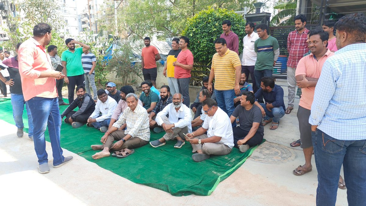 gnrwa's tweet photo. @KTRBRS @arvindkumar_ias
Gopalnagar a 95 acres clny in heart of the city(KPHB) is fightng to protct the parks frm encroachment. Residnts  were onto the road and stage a peaceful protest. KKP GHMC has not takn any actn till now, We requst ur imm intervntion to stop the encrchmnt. https://t.co/lpZ2l4GEM4