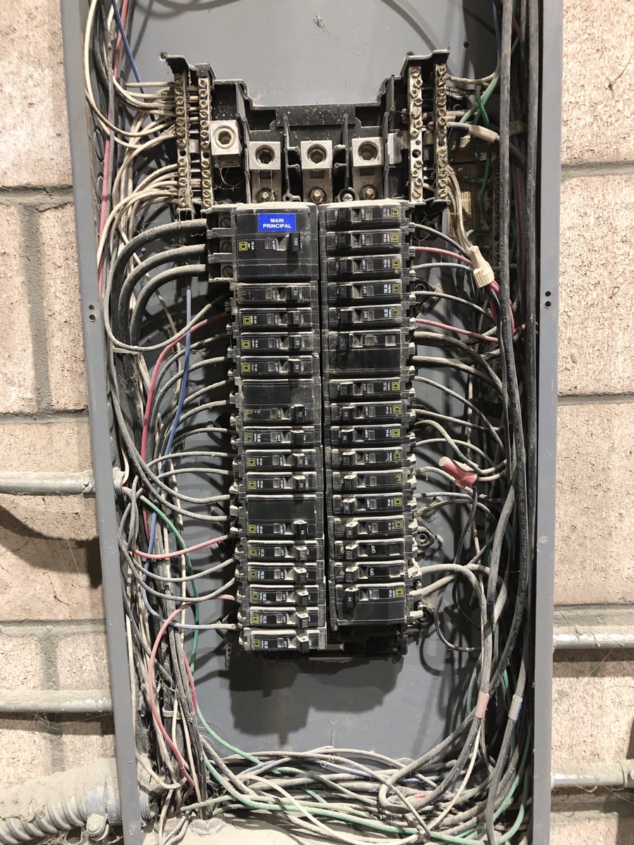 What in the code violation is this? Coming from a licensed electrician, this is a no go. #codeviolation #electricalcode #electrician #tradework #licensedelectrician #tapsvs