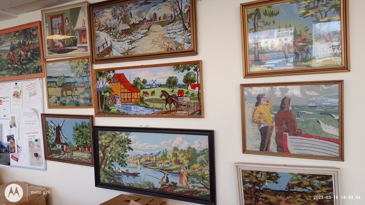 Anjasoes's tweet image. A wall of pictures someone embroidered, work place with works. Get lost in the details #hobbywork #schooltime