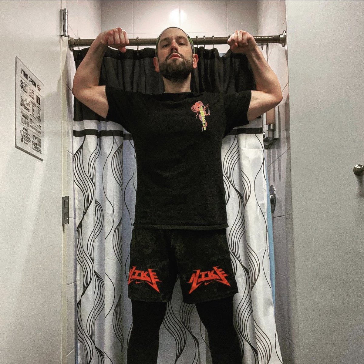 keepitfierce's tweet photo. *doesn’t know how to flex*
*flexes anyway* 

Inspired by the strength I’ve discovered by being part of my #crossfit family. Can’t wait to keep tapping into my potential. https://t.co/OPPYnrCxRP