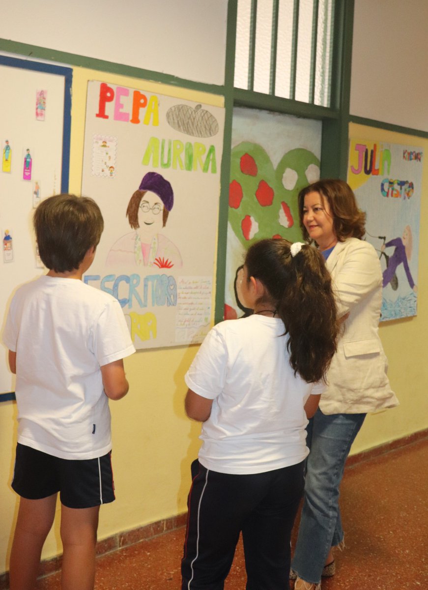 💜El CEIP Gran Canaria ha creado el 'Rincón de la Igualdad', una iniciativa desarrollada por el alumnado y profesorado del centro con motivo del 8 de marzo, Día de la Mujer. Una exposición que homenajea a mujeres de nuestra sociedad como Lolita Pluma, Pepa Aurora o Elsa López.