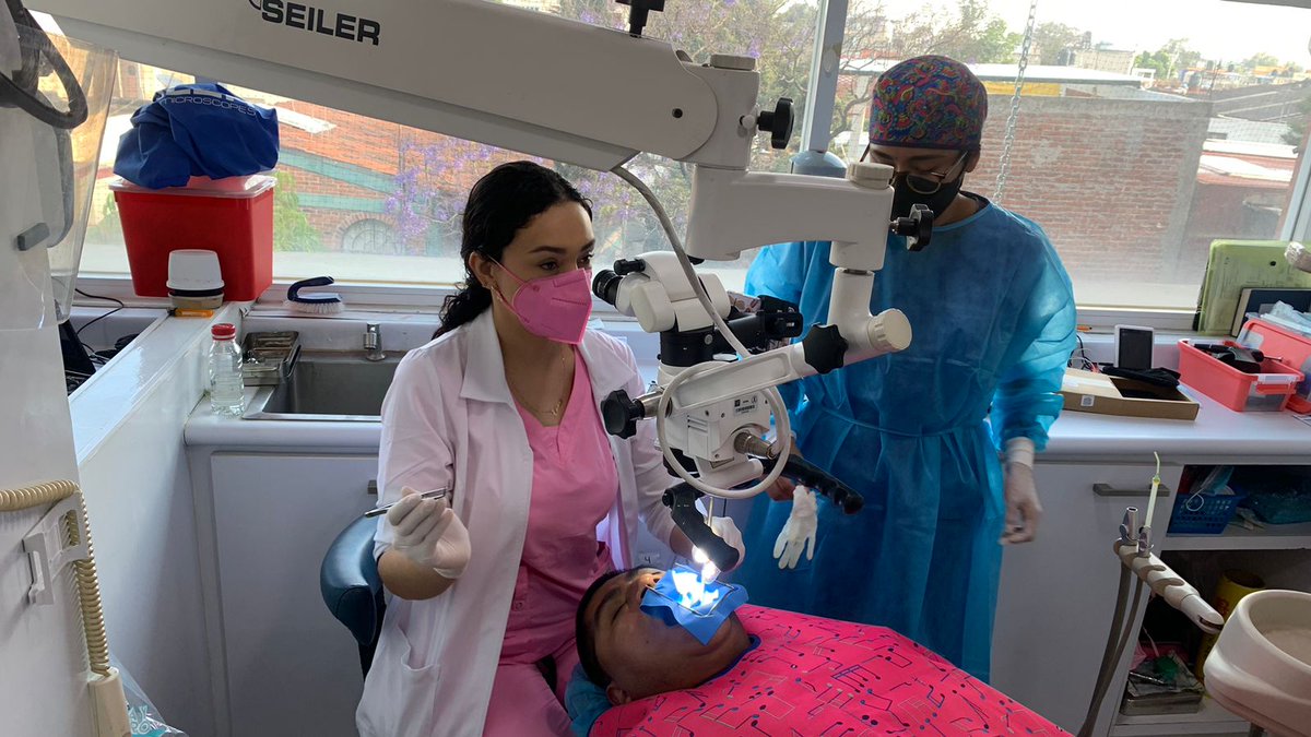 coindissamexico's tweet photo. Visita a la división de posgrado de la Facultad de Odontología de la UNAM contamos con la práctica profesional de la Dra Liliana Camacho, Dra.Karina Pérez y la Dra Mariana Bernal en retiro de instrumentos.

#coindissa #microrec #soloconcoindissa #dentista #odontologo #unam https://t.co/t3ixmRBy9l