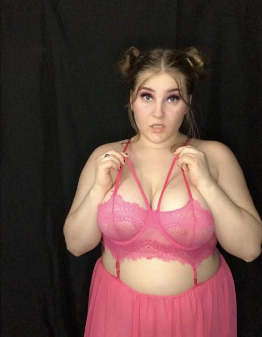 Who wants to see me and your favorite chubby bunny collab againnnnn https://t.co/3VNHIM7GBD https://t