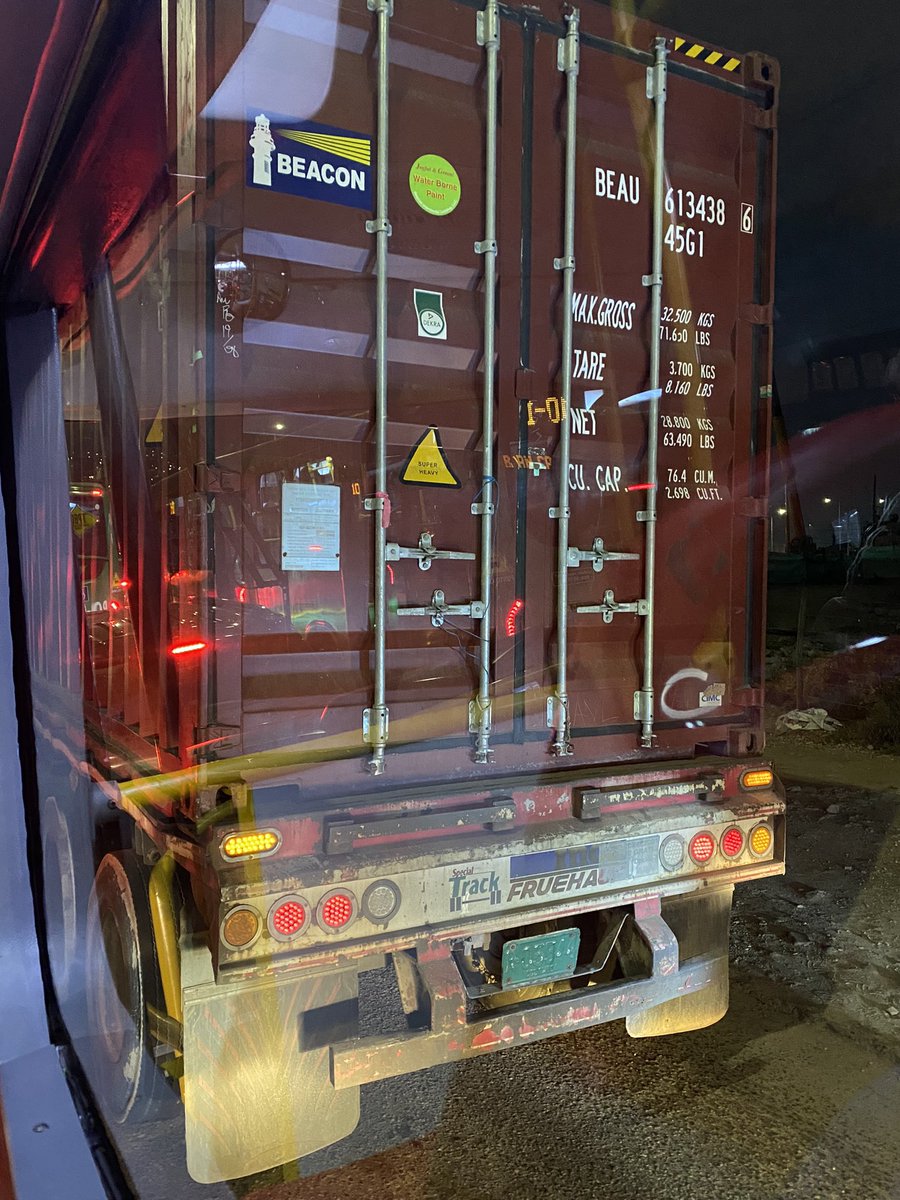 EmiLizarazo's tweet photo. Este tipo de vehículos donde su placa no se ve deberían inmovilizarlos #transporte @MindeTransporte @TransitoPolicia  @BogotaTransito https://t.co/IElZZiYO4L