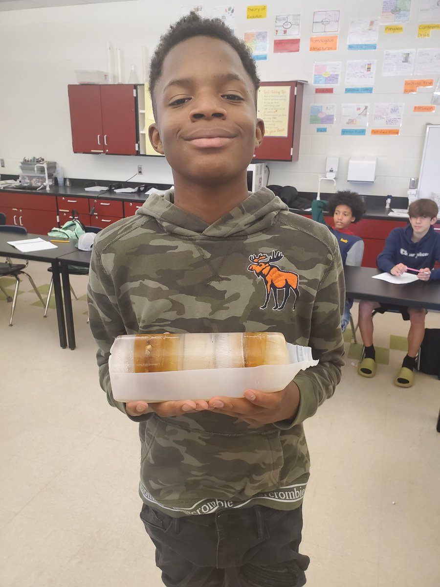 Scholars enjoyed examining #icecores in class today. What can ice cores tell us about past climates & Earth's history? 8.E.2 #WeDoScienceWell @WSFCS_Science @WMSWolfpack #GoPack