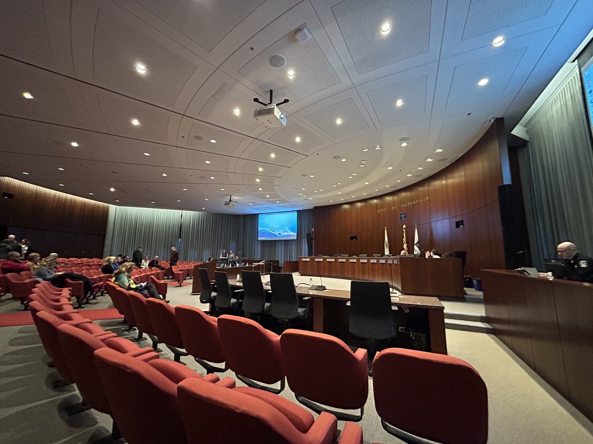 A_Nicholas_Chen's tweet photo. Tonight I’ll be livetweeting the @NapervilleIL City Council meeting for my @CoDSocMedNews class. Follow along and wish me luck! #joesclass https://t.co/6nPvdJiNIz