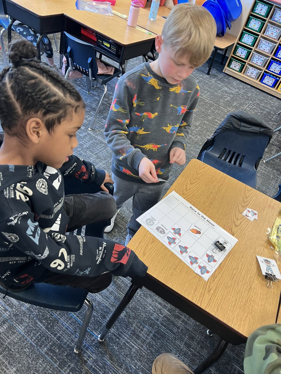 Liz_S_Castillo's tweet photo. Thank you to @KeiondraSimpson for setting up this Hidden Figures Coding activity with my 1st Graders! We love Makerspace!! 🤩 @OgleElem https://t.co/AsI3YlPWm1