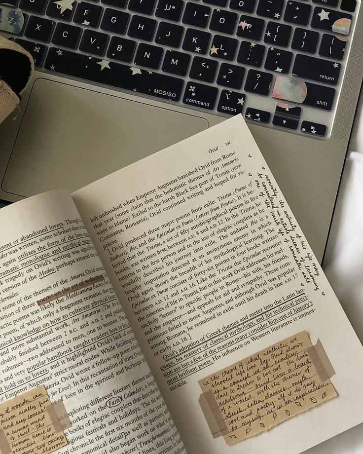 studyjub's tweet image. #studytwt | #studytwtbr 

- 2004, 18
- foco do momento: ensino médio e terminar meu livro 
- aprendendo inglês 

♡ bts, taylor swift, livros, doramas e bolos! cinéfila nas horas vagas, filmes/série dos anos 90