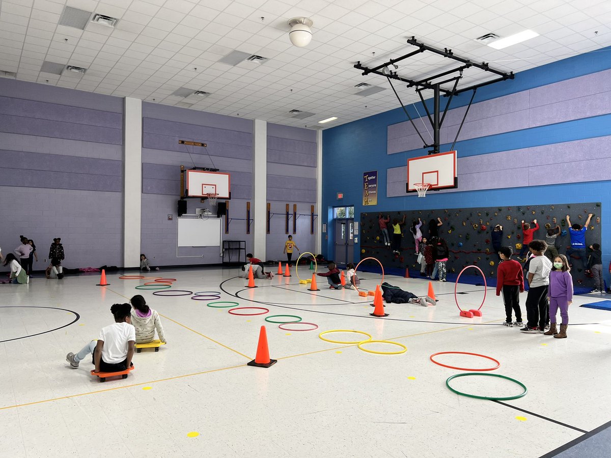 MrFisher_PE's tweet photo. One of the best days of the year, obstacle course and rock wall! #Fitness #LovePE #WeAreSwans @SwansCreekES https://t.co/gAo9Tz8R50