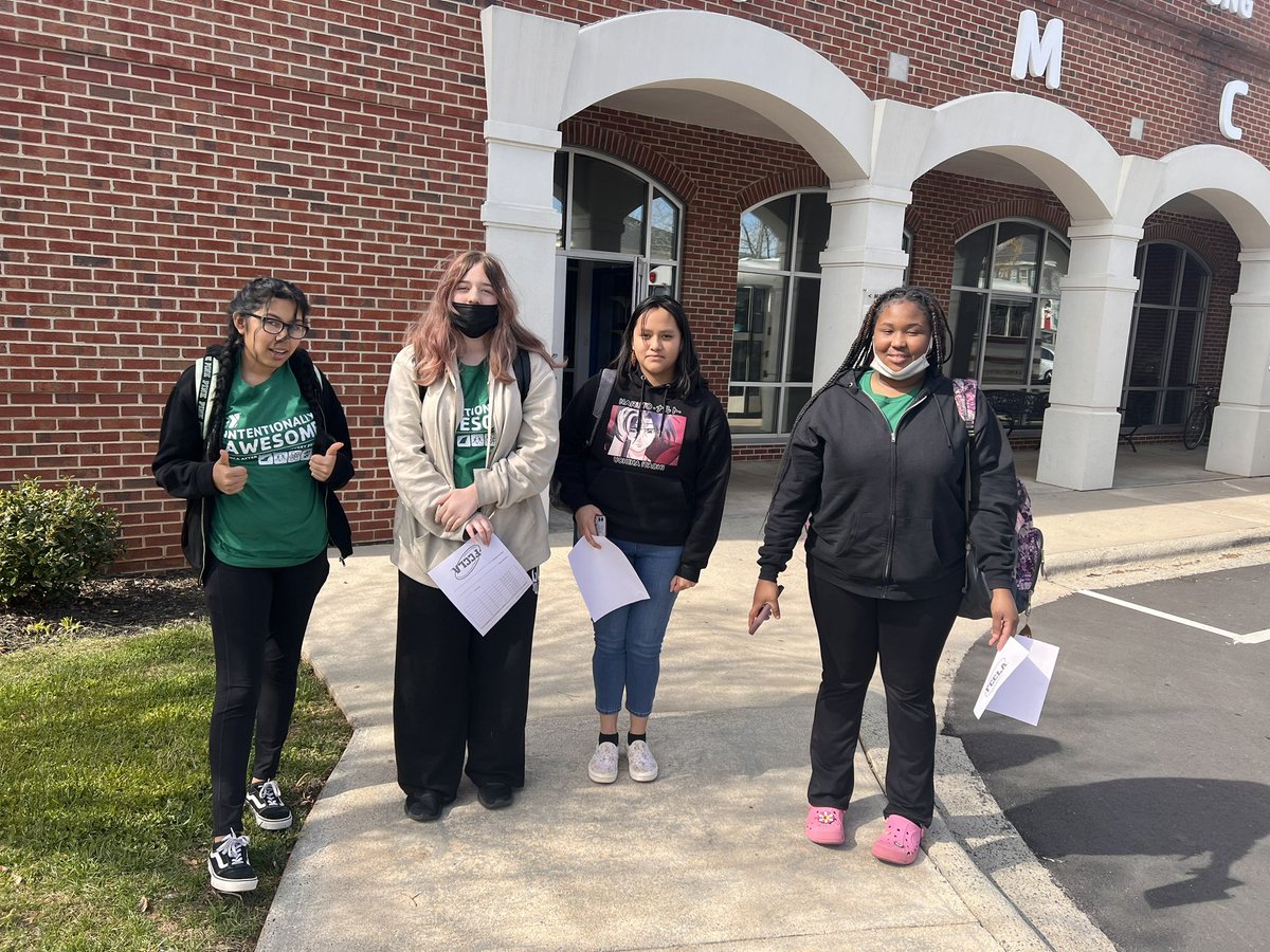 Sarah Dellinger tweet media