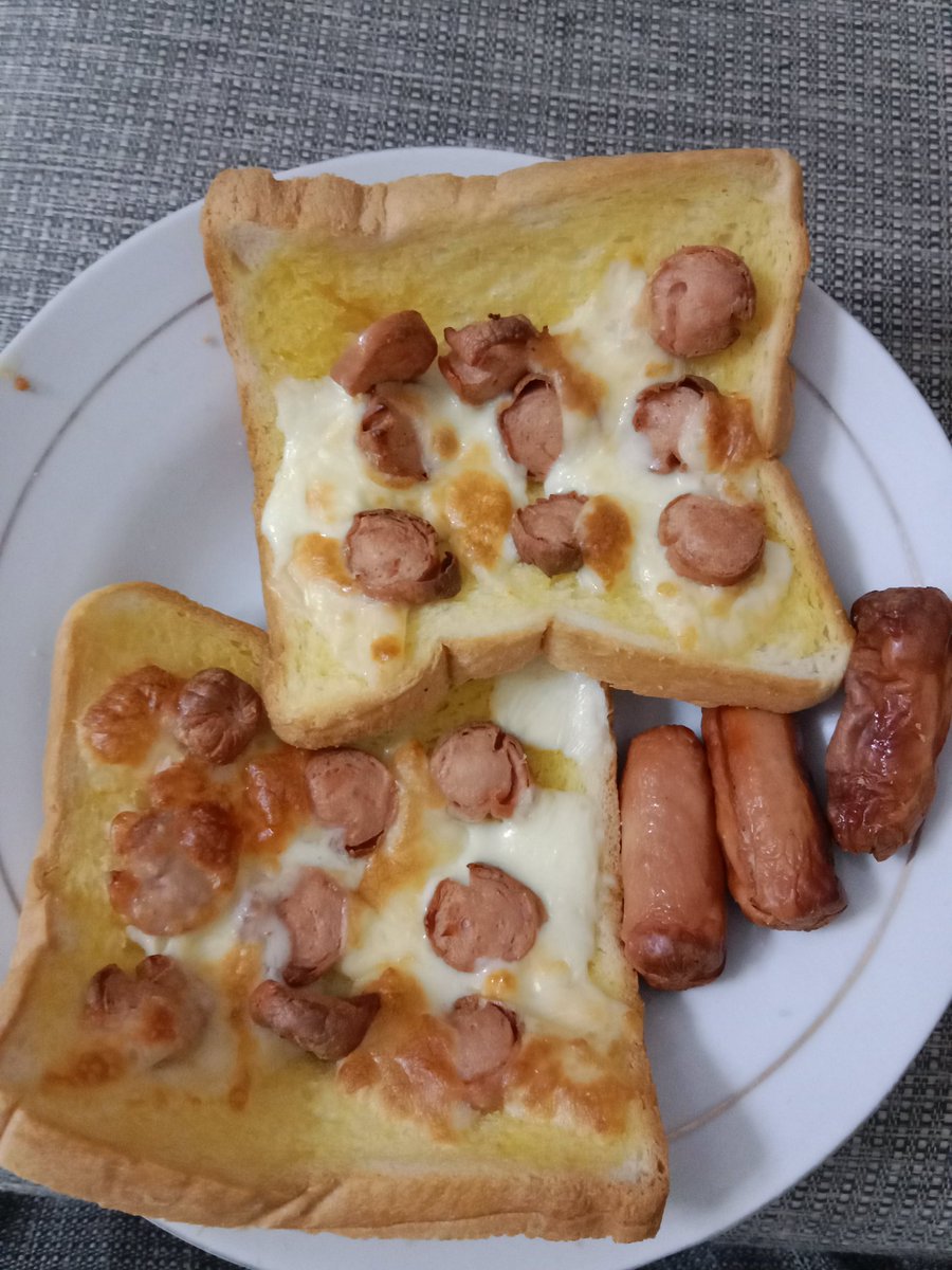 PadmaAdriana's tweet photo. Toast sosis mozarella https://t.co/GbW9Ysir7l
