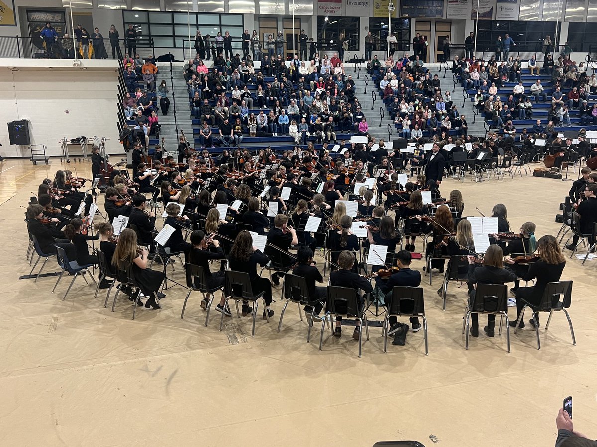 Great night for Saline musicians. The 2023 String Fling was a hit! ⁦<a href="/MatthewBriere/">Matthew Briere</a>⁩ #heritagelearn #sascompass