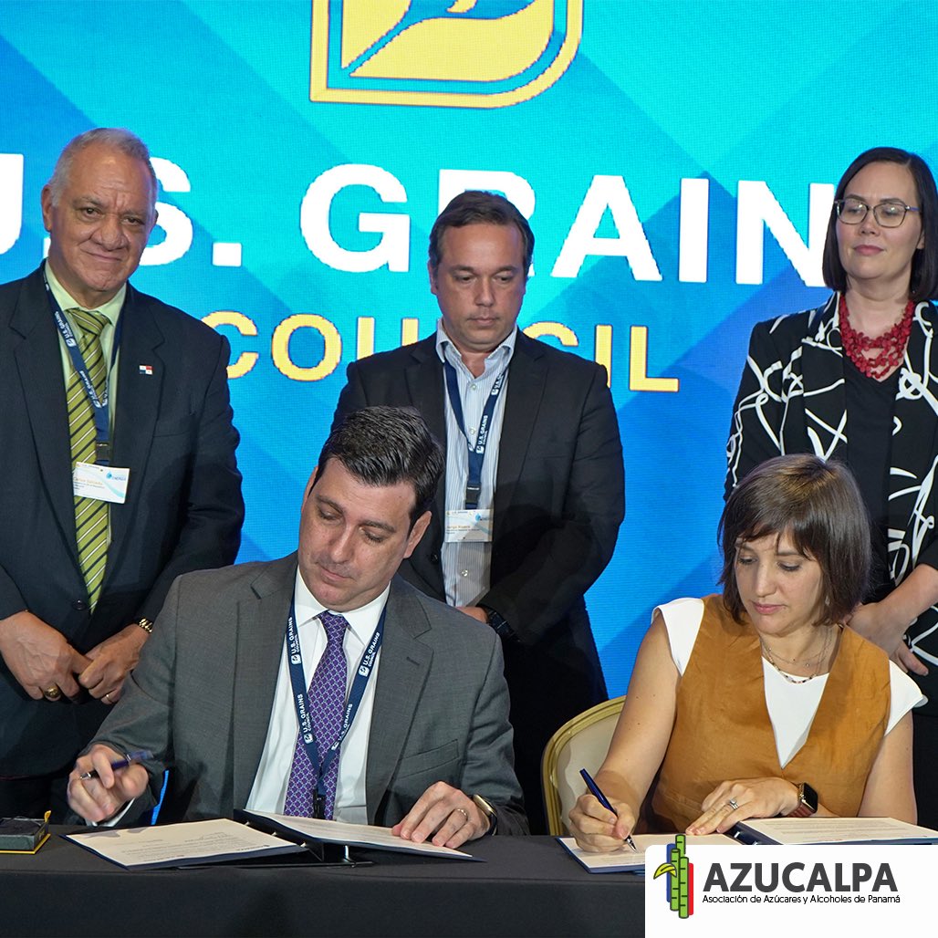 Durante la firma del Memorando de entendimiento entre USGC y <a href="/azucalpa/">azucalpa</a> 🙌🏽