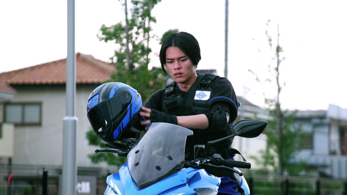 vivid2jin's tweet photo. um kamen rider da era reiwa numa motokkkkkkkkkkkkkkkkkkkkkkkkkkkkkkk #muitoengraçado #piadasengraçadas #morrendoderir https://t.co/F4uHvh2N5e