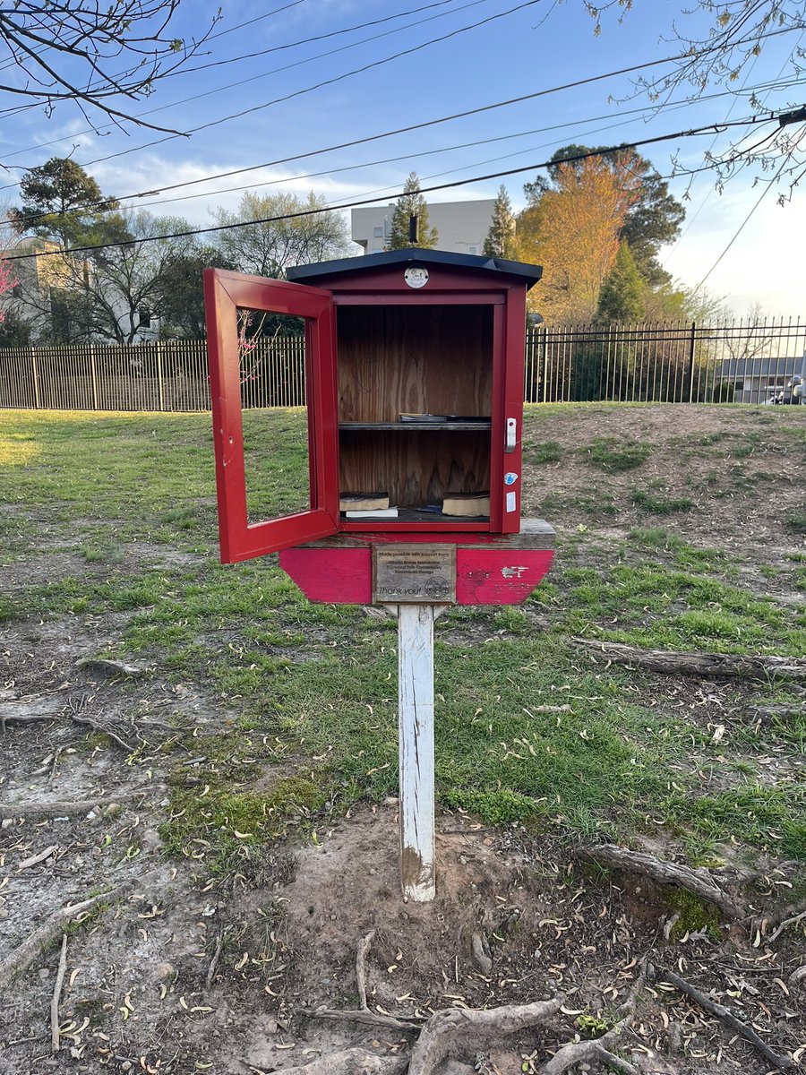 marianliou's tweet image. never been a fan of these things (bc of these crazy things called public libraries) but I think I’ll start buying banned books and stocking LFLs