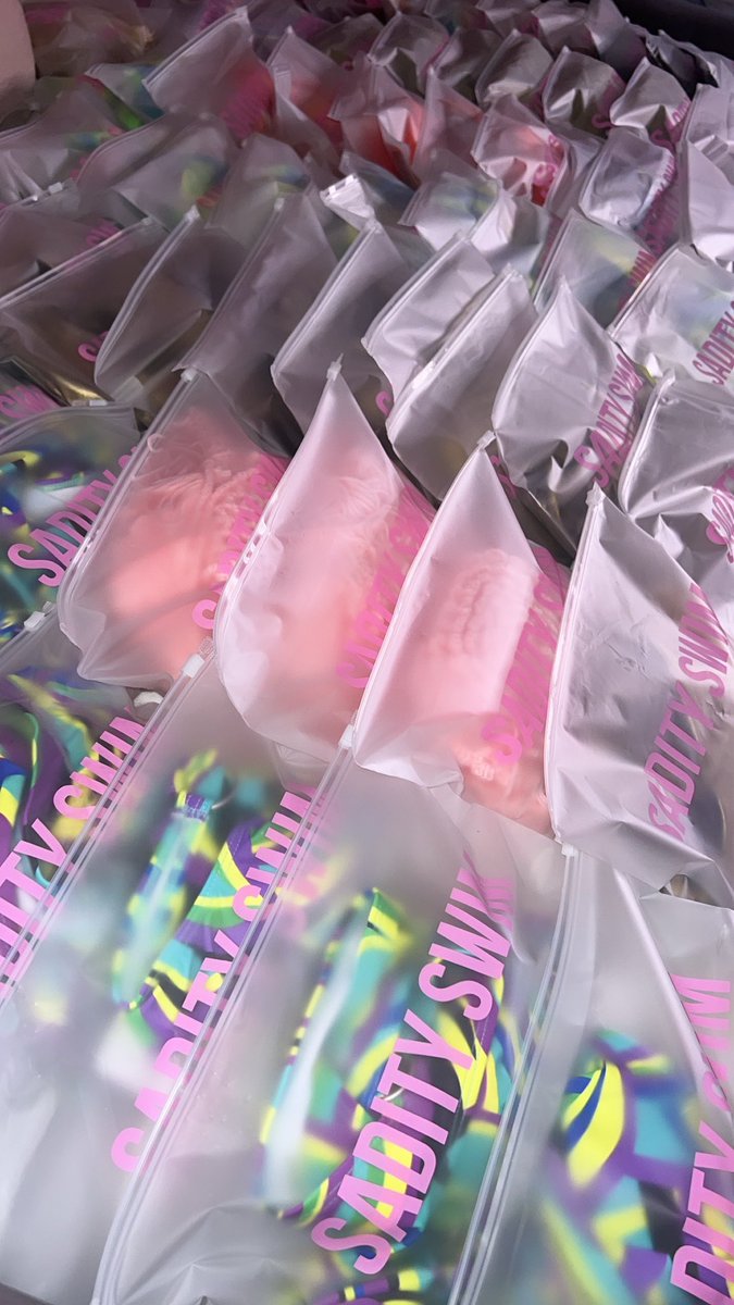 sadityrackz's tweet photo. rich off bathing suits🤑👙

new arrivals coming soon💖
@shopsadityswim on ig https://t.co/YnLKvh804X
