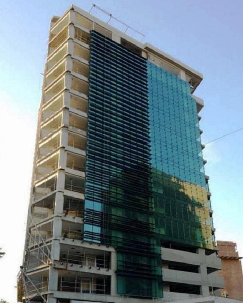 latablablog's tweet photo. #AsíSeVe El pasado 20MAR la #PNCC detuvo a Rafael Perdomo Rodríguez uno de los propietarios de Constructora HP, C.A. Sobre el grupo hay sospechas de financiamiento opaco (con fondos públicos desviados) y legitimación. La constructora tiene en desarrollo 7 torres en Las Mercedes. https://t.co/X4KbQxC2hU