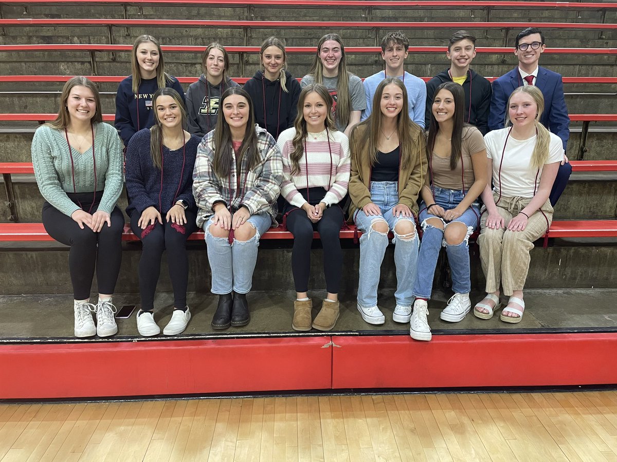 TheKevinMCline's tweet photo. The Frankton chapter of the National History Honors Society inducted its fourteenth group today! We also honored last years inductees with their honor cords! Congrats to all! #HistoryMatters https://t.co/wIErZRAPku
