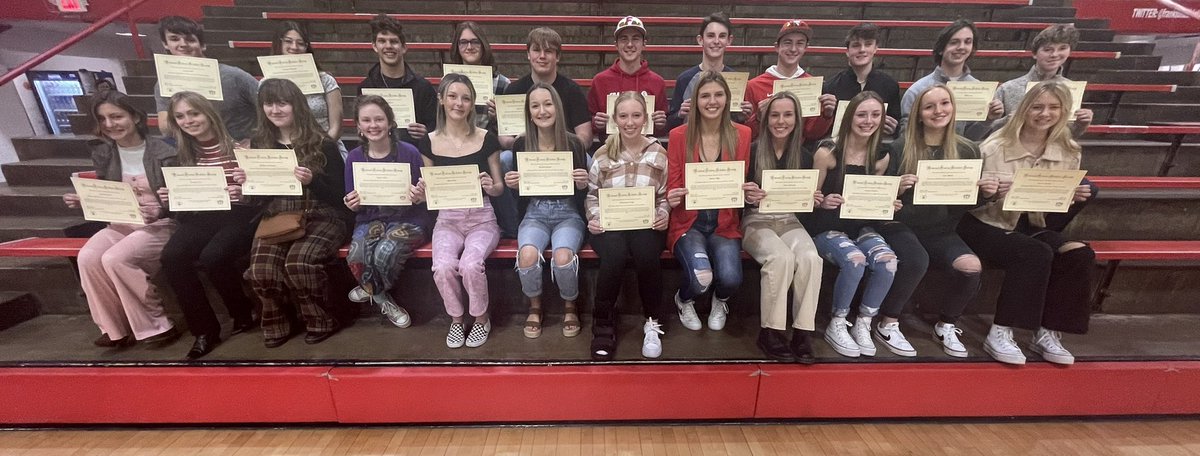 TheKevinMCline's tweet photo. The Frankton chapter of the National History Honors Society inducted its fourteenth group today! We also honored last years inductees with their honor cords! Congrats to all! #HistoryMatters https://t.co/wIErZRAPku