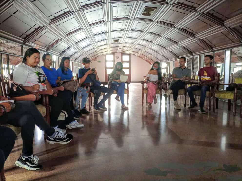 EmilyCES28's tweet photo. Hoy el 1er Encuentro de la Juventud del Gran Polo Patriótico Simón Bolívar en el Municipio Iribarren, del Estado Lara.

La @JuventudMRTVzla del @MrtIribarren dijo presente así como tambien acompaño la dirección del @MrtLara2, apostando a la unidad dentro de la diversidad 🔴⚫🤜🤛 https://t.co/3acbKKVS9P
