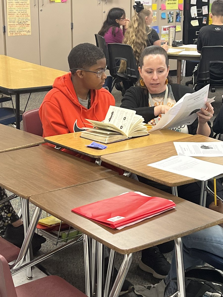 AdrienneTumlin1's tweet photo. Growth mindset. Mrs. Deeley rewards her students every time they beat their own scores. Students love seeing their grades going up and up! #celebratingcentral #AngletonISD https://t.co/ZJNv29UQ7I