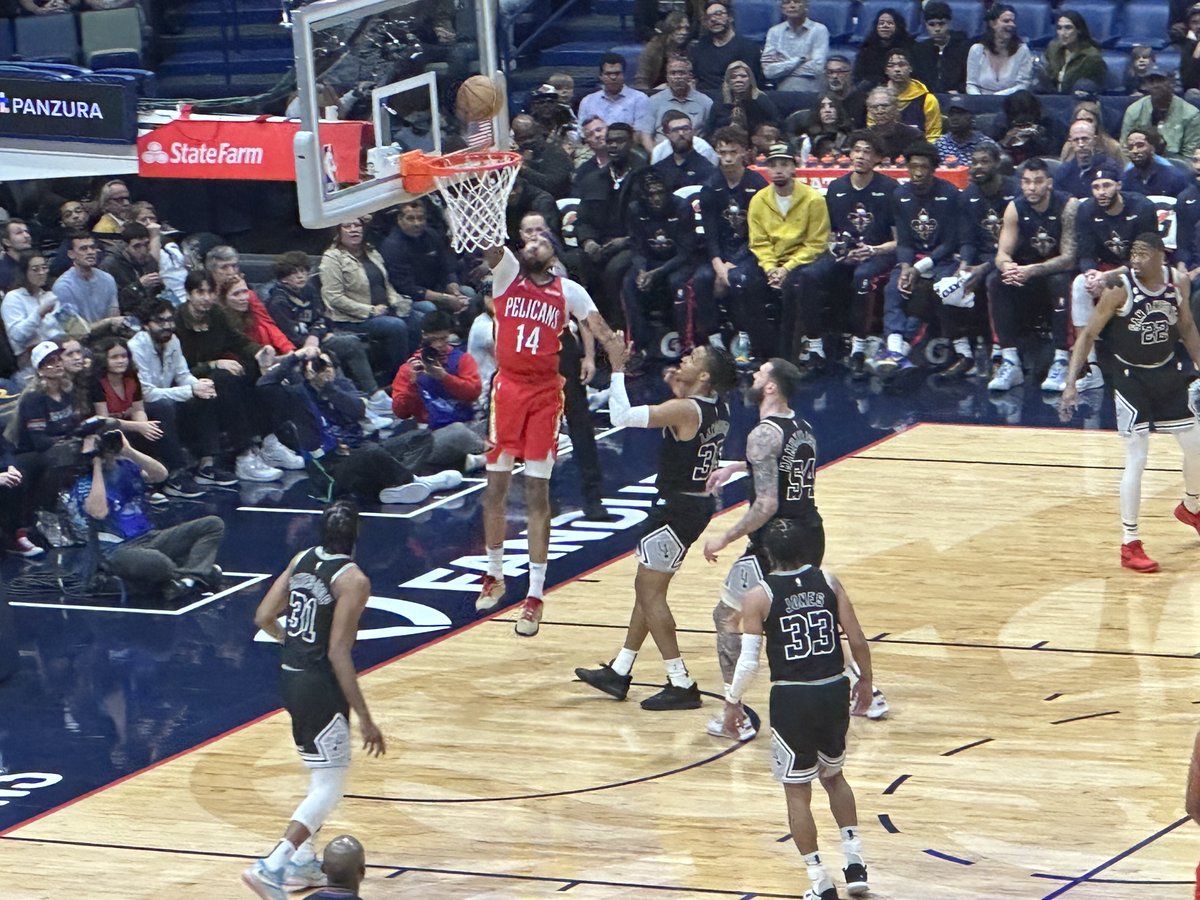 With 6:28 left in the first period, the San Antonio Spurs lead the New Orleans Pelicans 14-13. https://t.co/BUgTDzDxOL