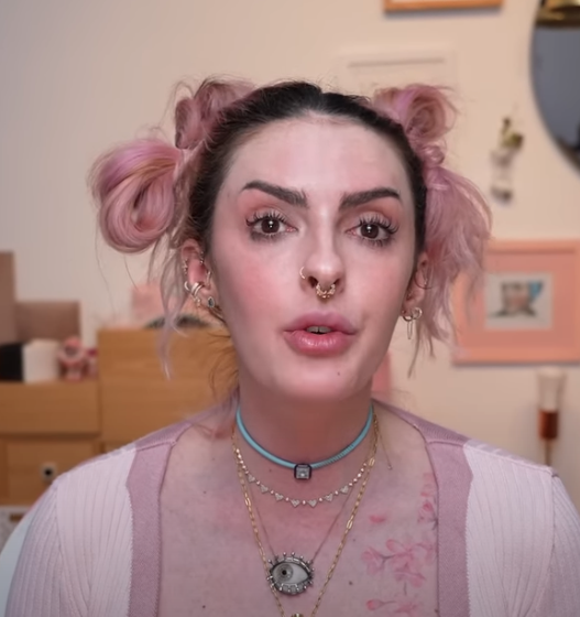 poptime's tweet photo. 🚨 Através de suas redes sociais, Karen Bachini revela ser uma pessoa intersexo:

"Categorizando num termo geral para as pessoas entenderem, eu sou pseudo-hermafrodita feminina, onde tenho as genitais e os órgãos internos, mas não possuo qualquer tipo de hormônio [feminino]". https://t.co/JC3WpmltB7